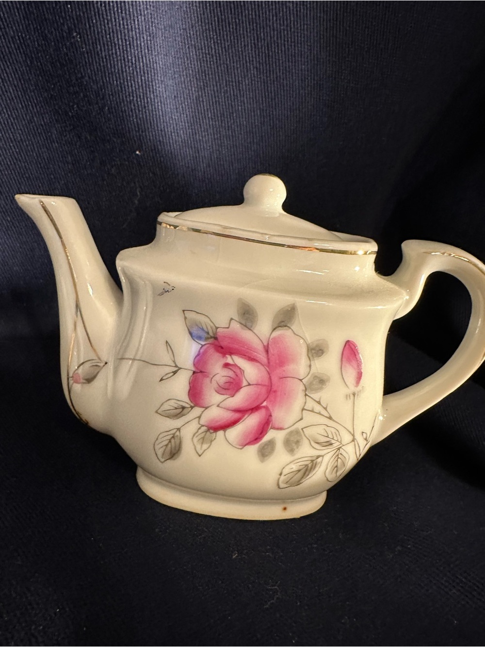 Pink Rose Porcelain Tea Set - Floral Pattern - Picture 2 of 5